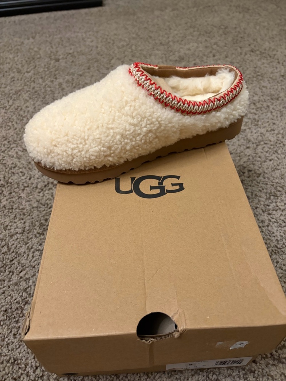UGG Cream Shearling Slip-On with Red Trim size 8 NIB